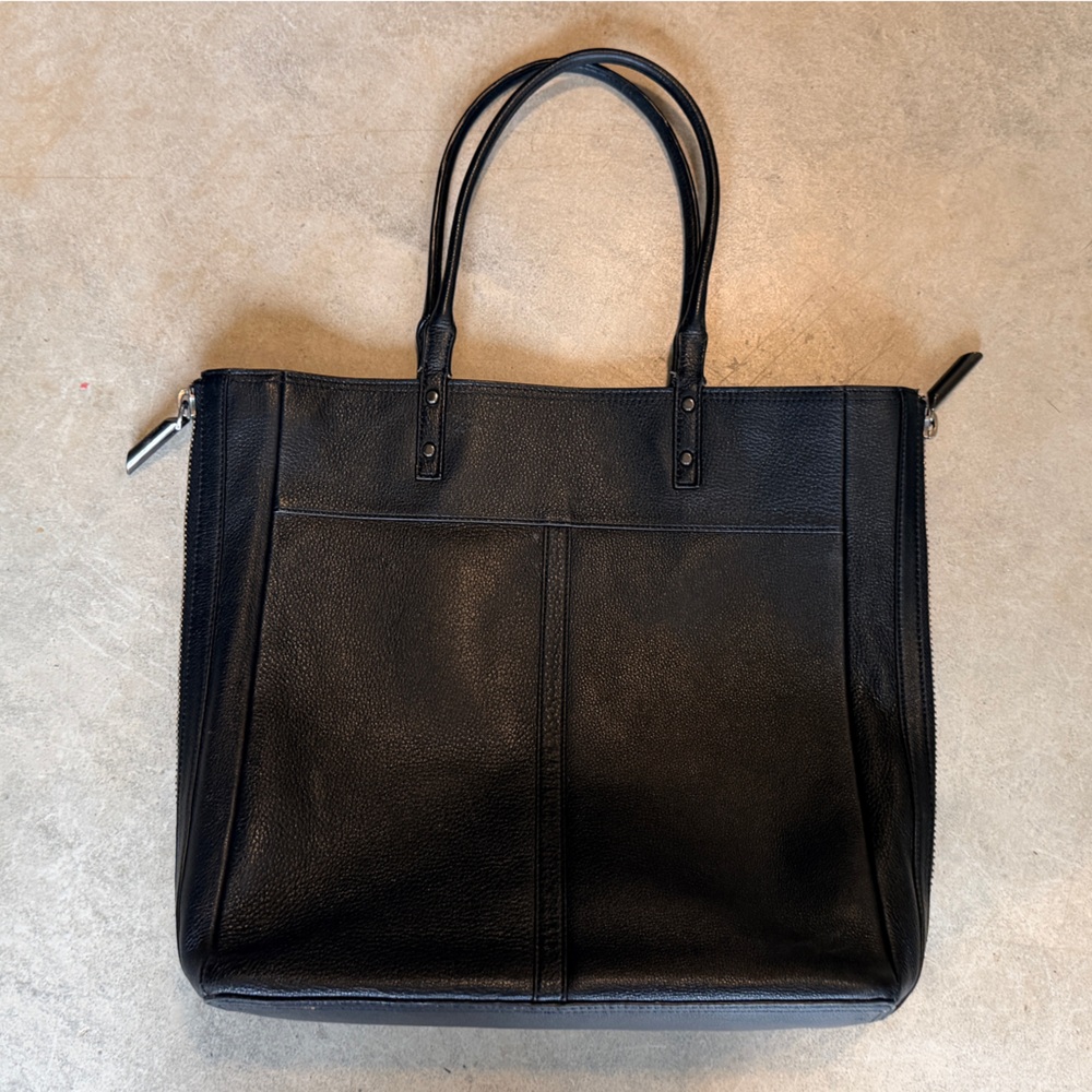 Aritzia Wilfred Free - black pebbled Leather Tote Bag